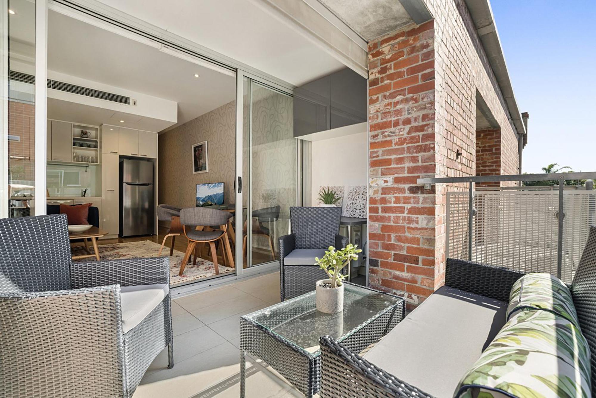 Designer 2-Bed Unit With Balcony Metres From Beach Melbourne Exterior foto